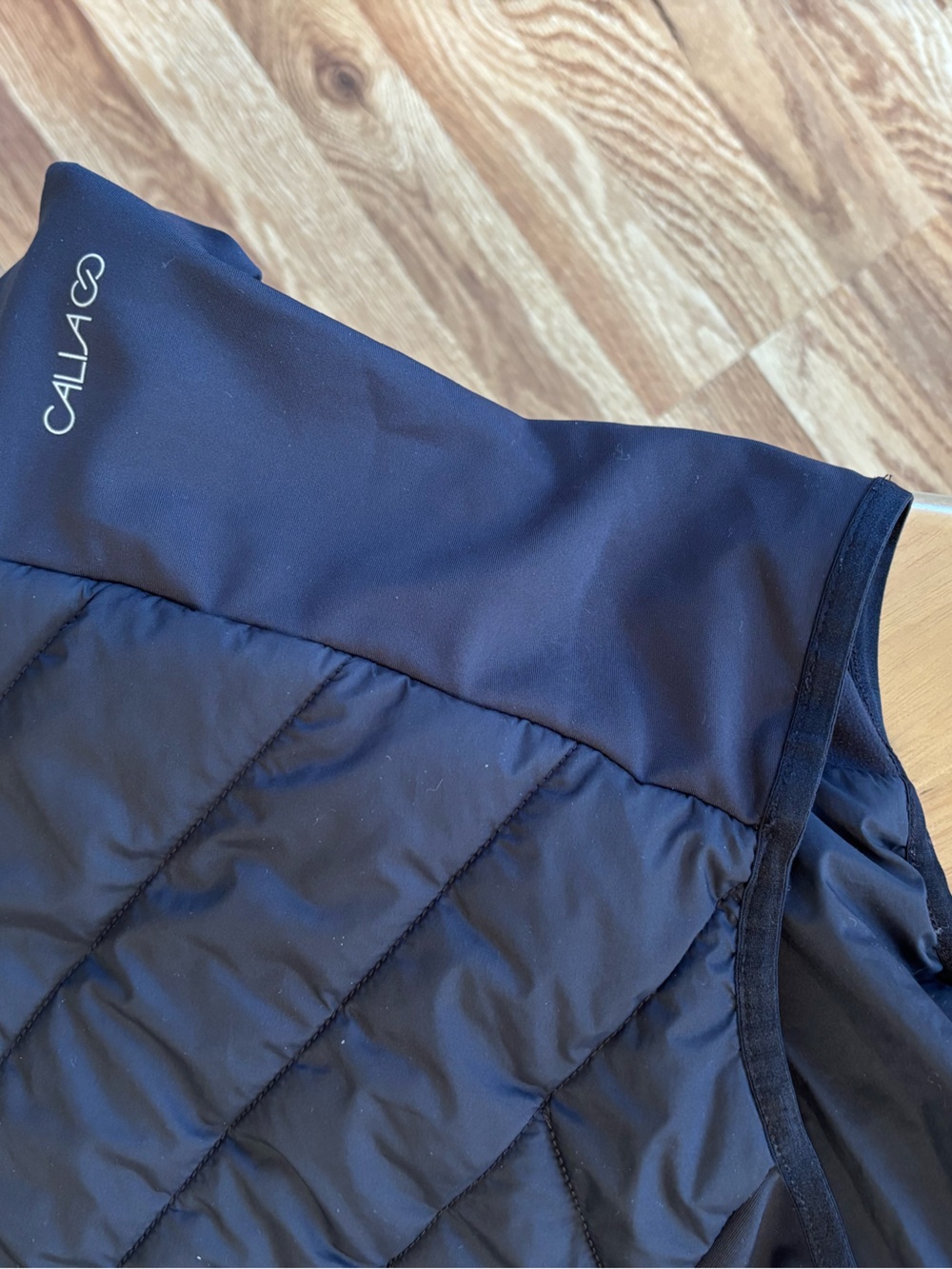 Cala Quilted Black Sleeveless Vest - Picture 3 of 5